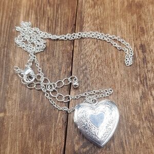 N3422 victorian locket necklace collectible‎
